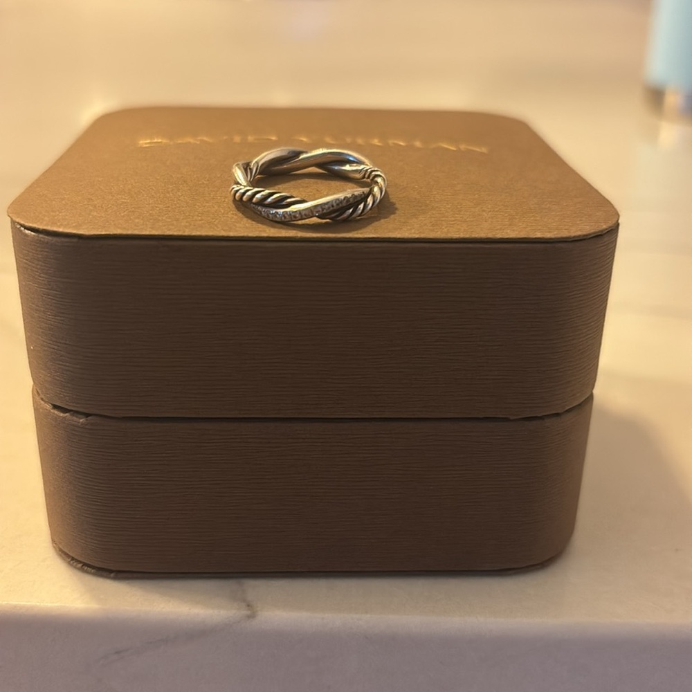 David Yurman Petite Infinity Band Ring - Picture 2 of 4